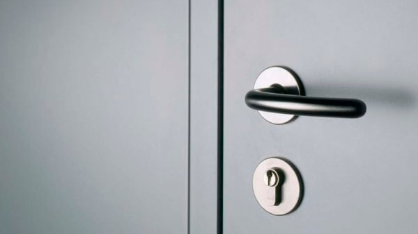 Вскрытие металлических дверей в Омске